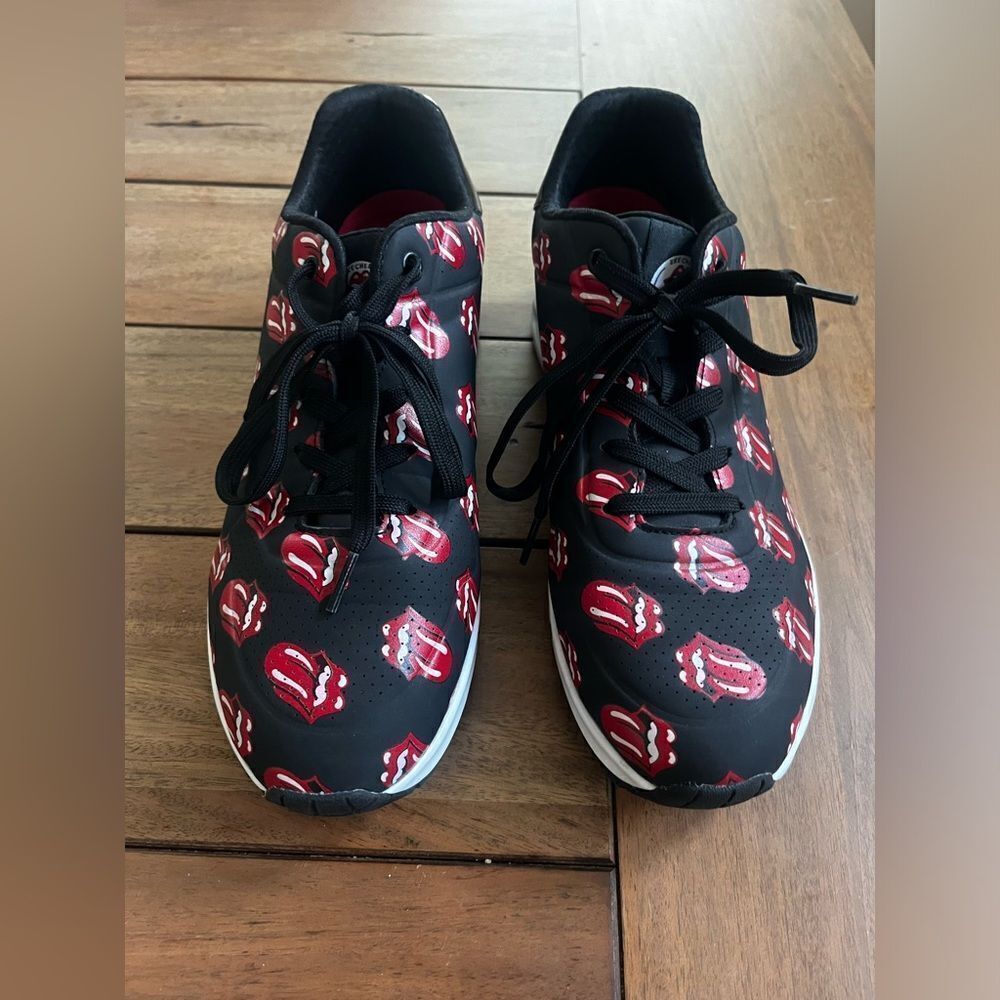 Rolling Stones Skechers Black Sneakers with classic stones mouth! Size 11 NWOT! - Picture 5 of 12